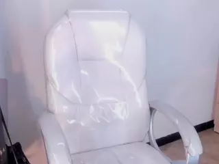 ivynaugthyqueen's Live Sex Cam Show
