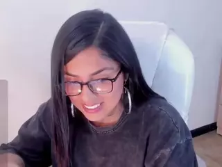 ivynaugthyqueen's Live Sex Cam Show