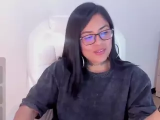 ivynaugthyqueen's Live Sex Cam Show