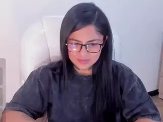 ivynaugthyqueen's Live Sex Cam Show