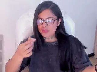 ivynaugthyqueen's Live Sex Cam Show