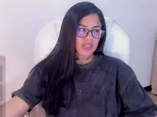 ivynaugthyqueen's Live Sex Cam Show