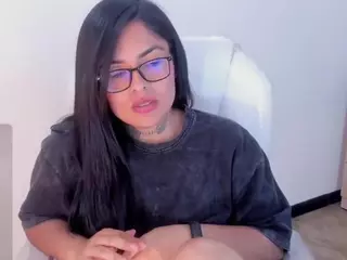 ivynaugthyqueen's Live Sex Cam Show