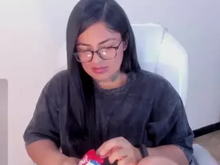 ivynaugthyqueen's Live Sex Cam Show
