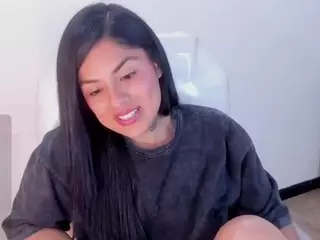 ivynaugthyqueen's Live Sex Cam Show