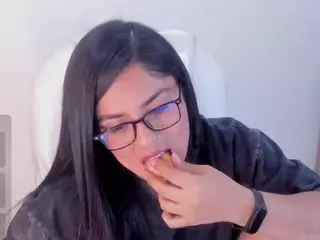 ivynaugthyqueen's Live Sex Cam Show