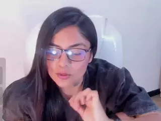 ivynaugthyqueen's Live Sex Cam Show