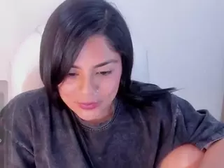 ivynaugthyqueen's Live Sex Cam Show