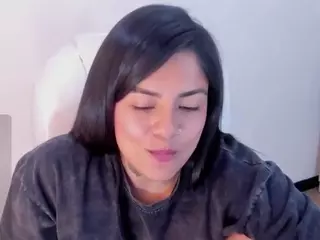 ivynaugthyqueen's Live Sex Cam Show
