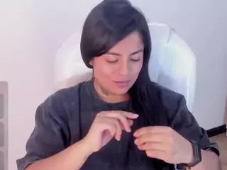 ivynaugthyqueen's Live Sex Cam Show