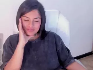 ivynaugthyqueen's Live Sex Cam Show