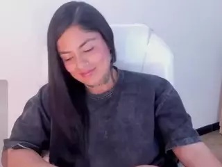 ivynaugthyqueen's Live Sex Cam Show