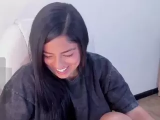 ivynaugthyqueen's Live Sex Cam Show
