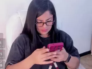 ivynaugthyqueen's Live Sex Cam Show