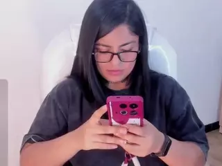 ivynaugthyqueen's Live Sex Cam Show