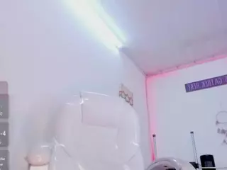 ivynaugthyqueen's Live Sex Cam Show