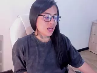 ivynaugthyqueen's Live Sex Cam Show