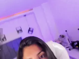 ivynaugthyqueen's Live Sex Cam Show