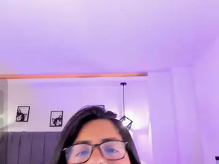 ivynaugthyqueen's Live Sex Cam Show