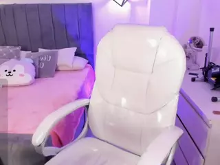 ivynaugthyqueen's Live Sex Cam Show