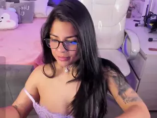 ivynaugthyqueen's Live Sex Cam Show