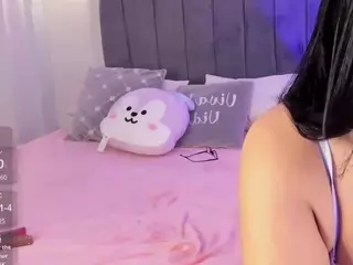 ivynaugthyqueen's Live Sex Cam Show