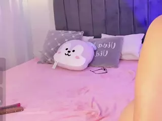 ivynaugthyqueen's Live Sex Cam Show