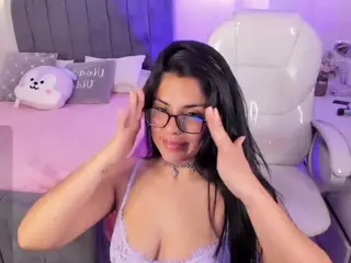 ivynaugthyqueen's Live Sex Cam Show
