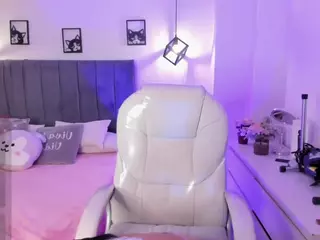 ivynaugthyqueen's Live Sex Cam Show