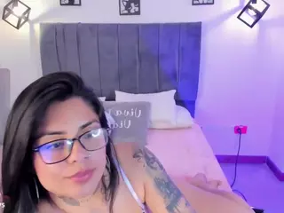 ivynaugthyqueen's Live Sex Cam Show