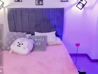 ivynaugthyqueen's Live Sex Cam Show