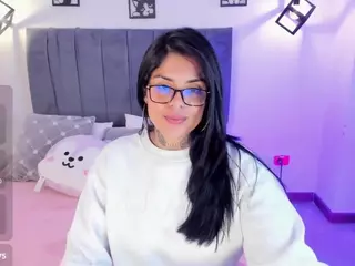 ivynaugthyqueen's Live Sex Cam Show