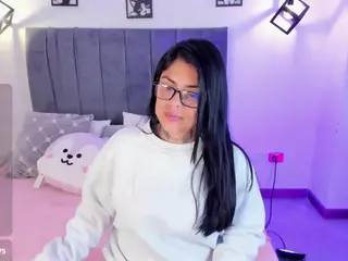 ivynaugthyqueen's Live Sex Cam Show