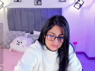 ivynaugthyqueen's Live Sex Cam Show
