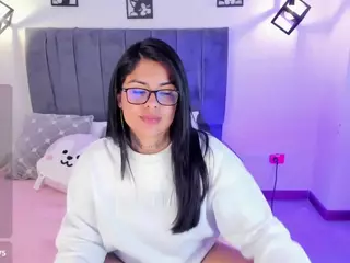 ivynaugthyqueen's Live Sex Cam Show