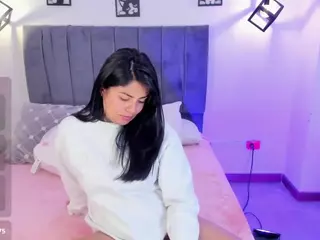 ivynaugthyqueen's Live Sex Cam Show