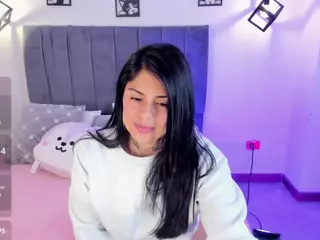 ivynaugthyqueen's Live Sex Cam Show