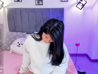 ivynaugthyqueen's Live Sex Cam Show