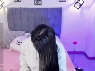 ivynaugthyqueen's Live Sex Cam Show