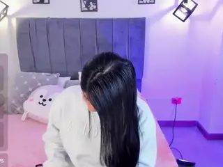 ivynaugthyqueen's Live Sex Cam Show