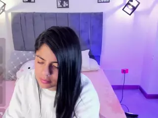 ivynaugthyqueen's Live Sex Cam Show