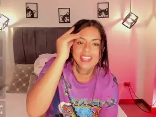 ivynaugthyqueen's Live Sex Cam Show