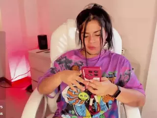 ivynaugthyqueen's Live Sex Cam Show