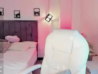 ivynaugthyqueen's Live Sex Cam Show