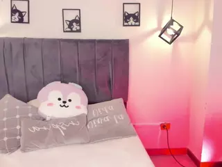 ivynaugthyqueen's Live Sex Cam Show