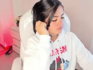 ivynaugthyqueen's Live Sex Cam Show