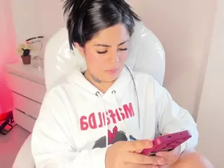 ivynaugthyqueen's Live Sex Cam Show