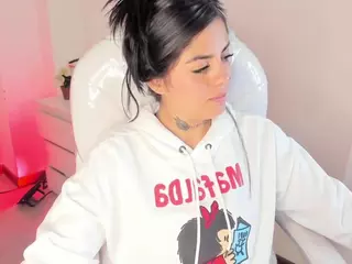 ivynaugthyqueen's Live Sex Cam Show