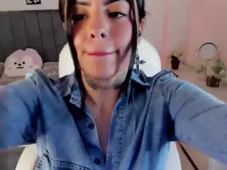 ivynaugthyqueen's Live Sex Cam Show