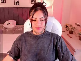 ivynaugthyqueen's Live Sex Cam Show